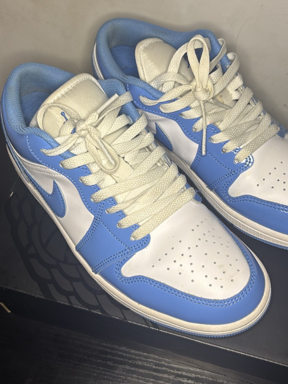 Nike Men's Low Top Sneakers - White / Light Blue